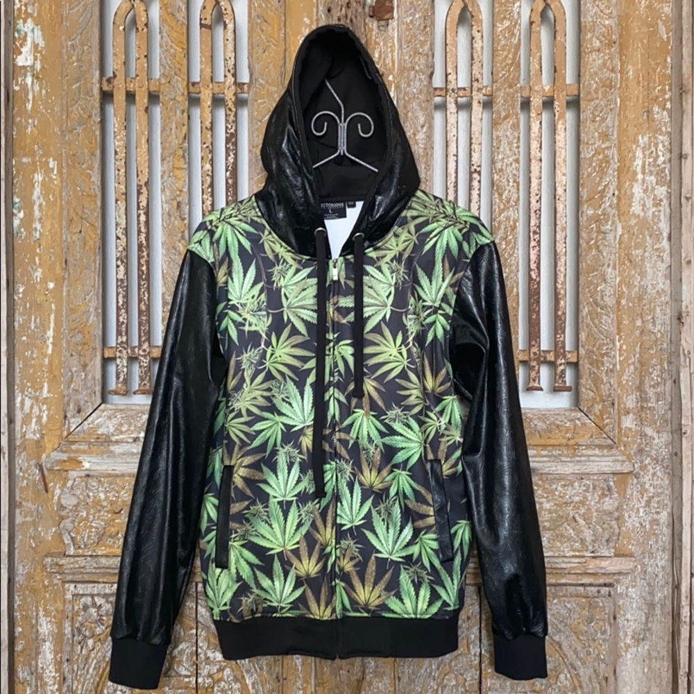 VICTORIOUS LA LEAF SWEATSHIRT HOODIE L EUC